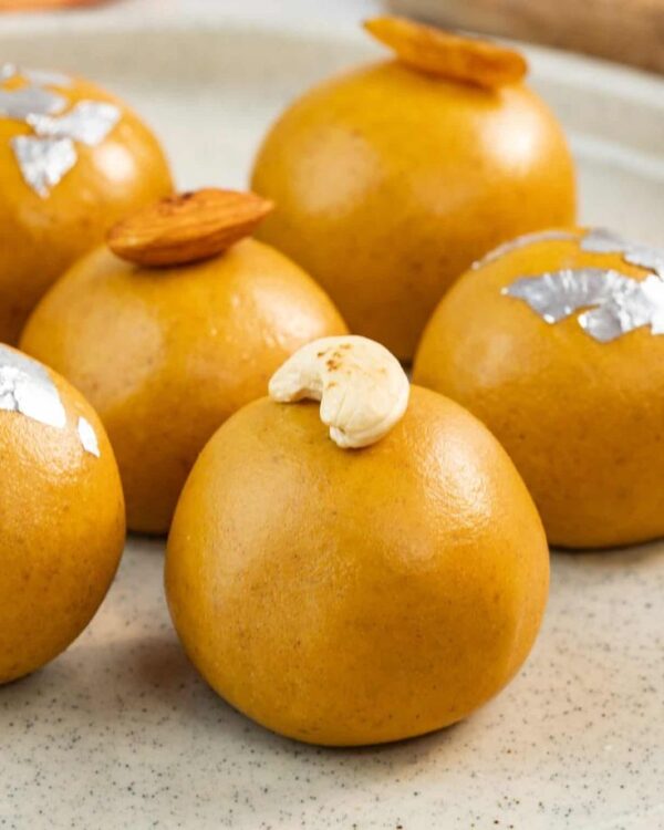 Besan ladoo